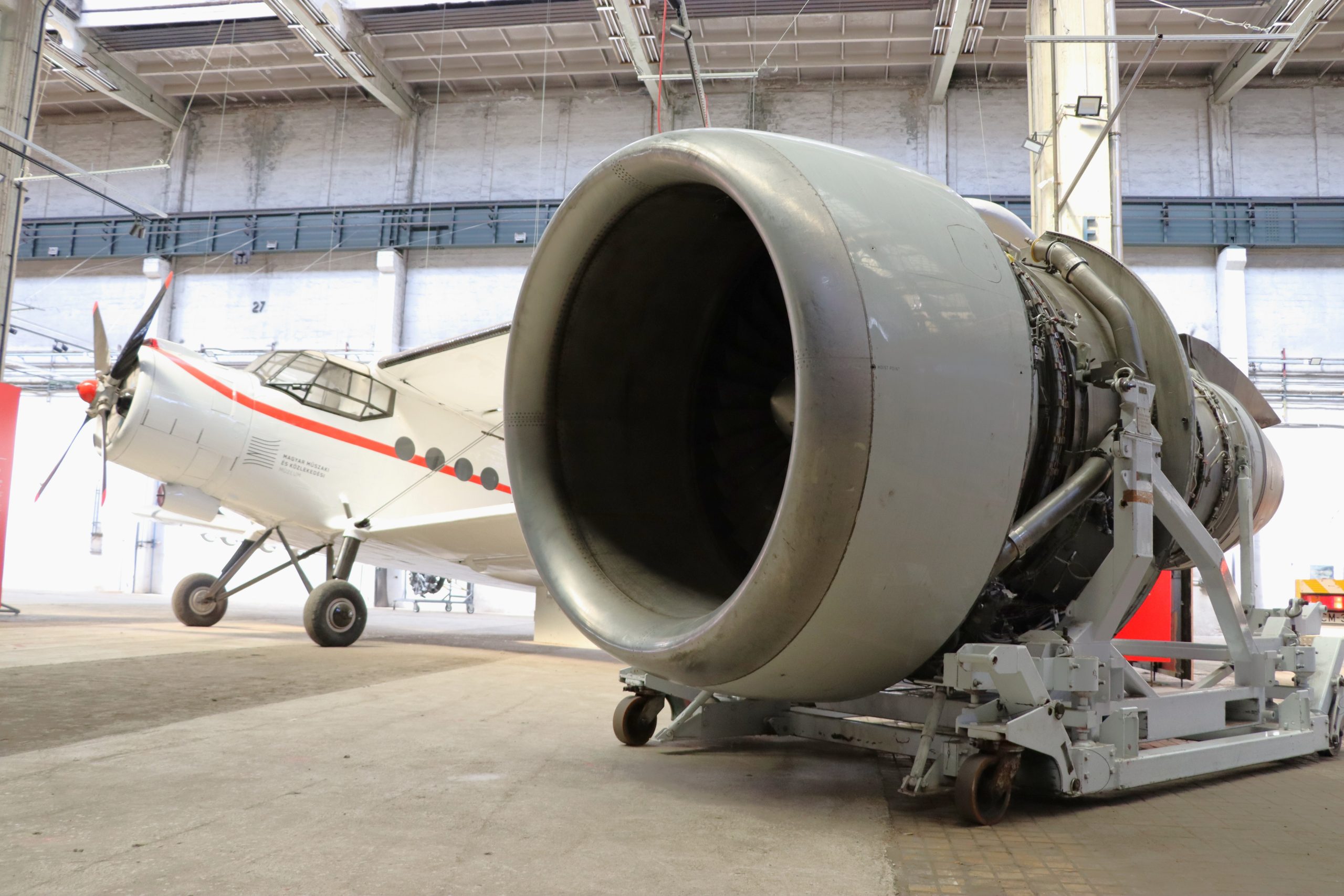 Aeroplex donates DHL Boeing 757 engine to the Museum of Transport